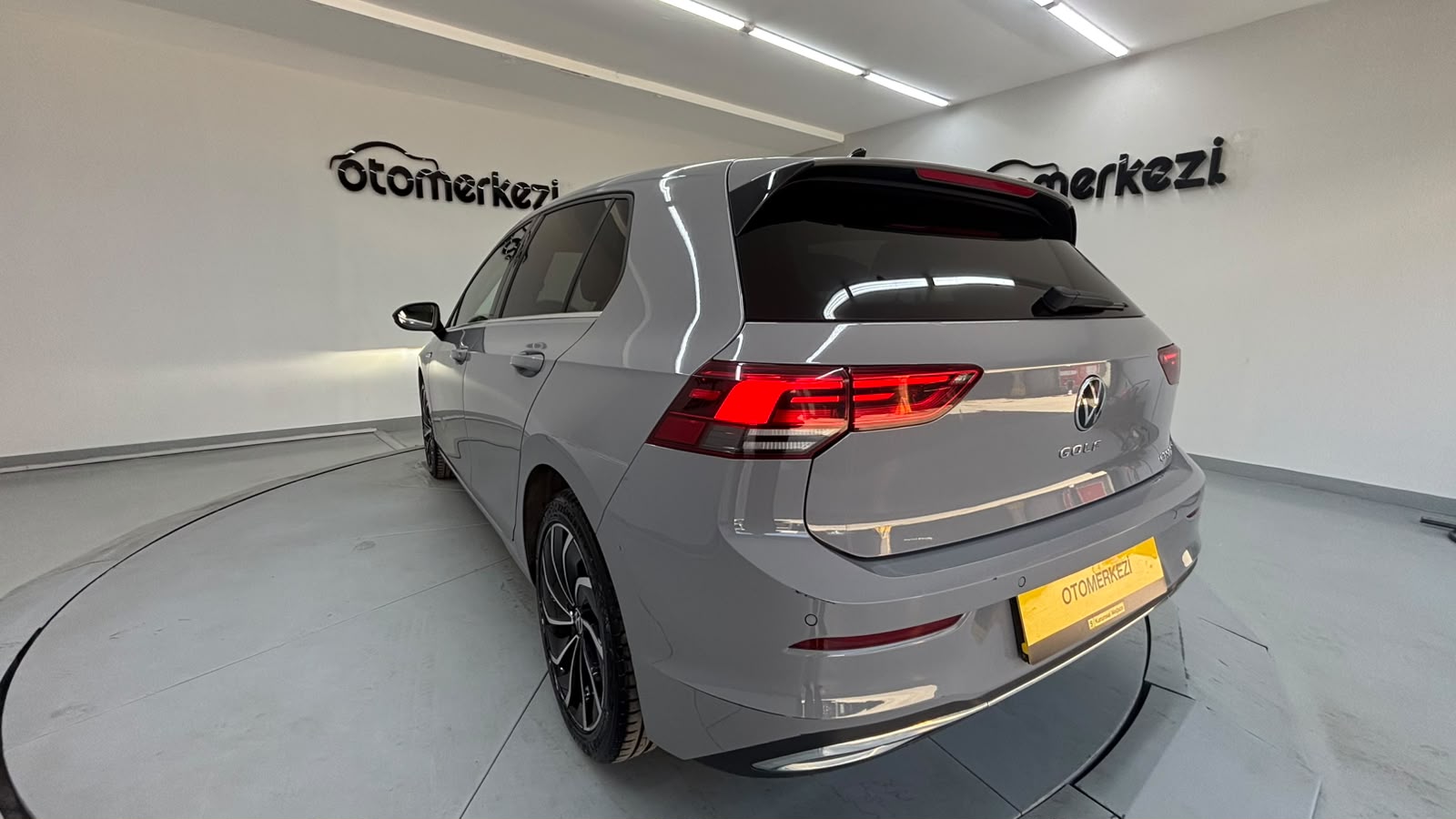 VOLKSWAGEN GOLF 8